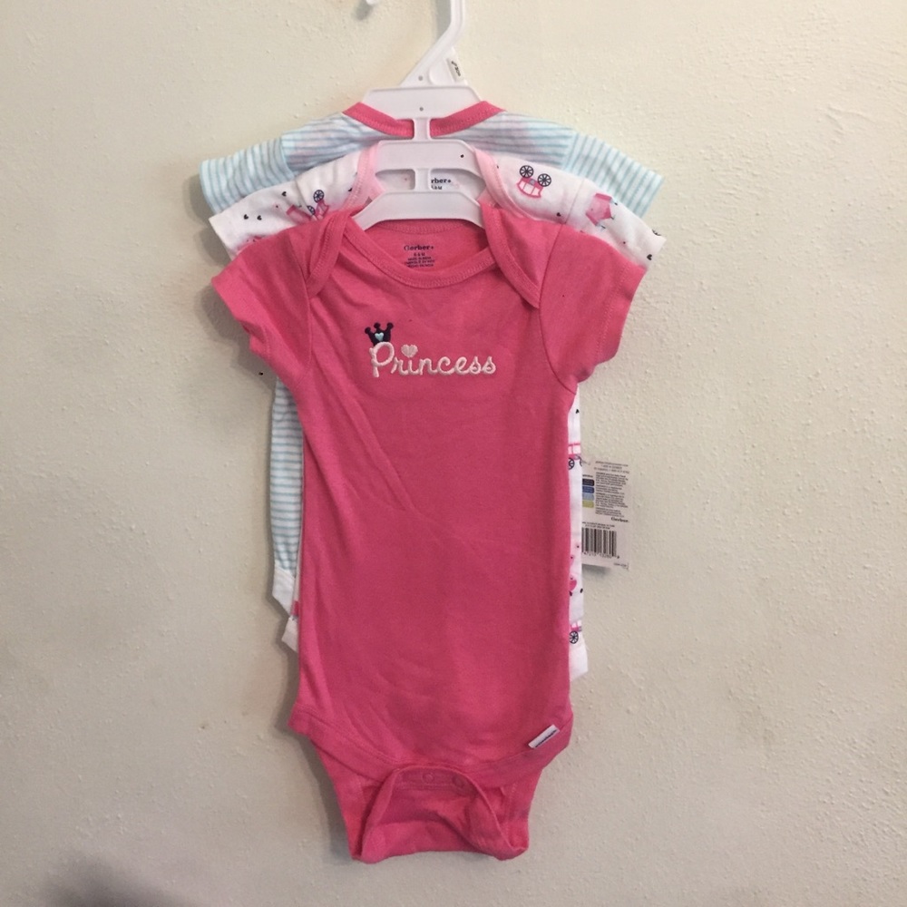 Gerber new with tags 3 onesies